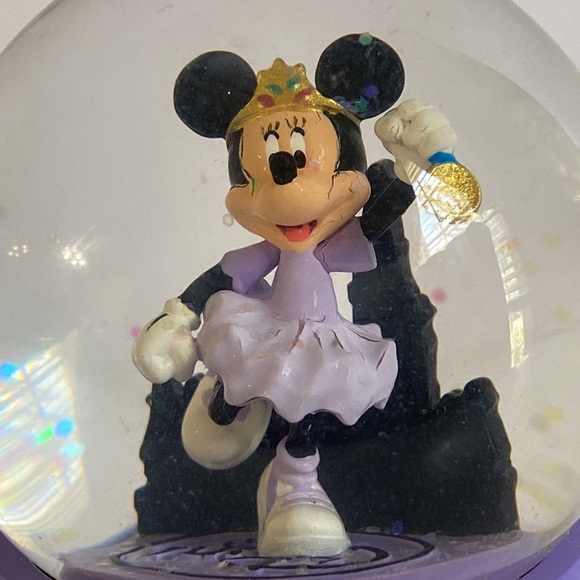 2019 RUN DISNEY PRINCESS SNOW GLOBE - Picture 4 of 15